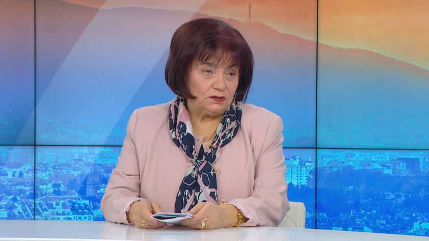 Янка Такева: Настояваме учениците в гимназиален етап да преминат към онлайн обучение