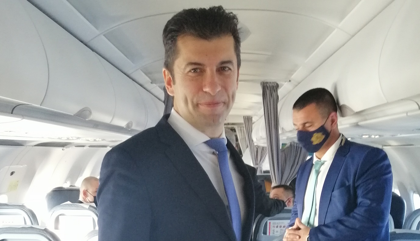 Петков без "перденца" в самолета