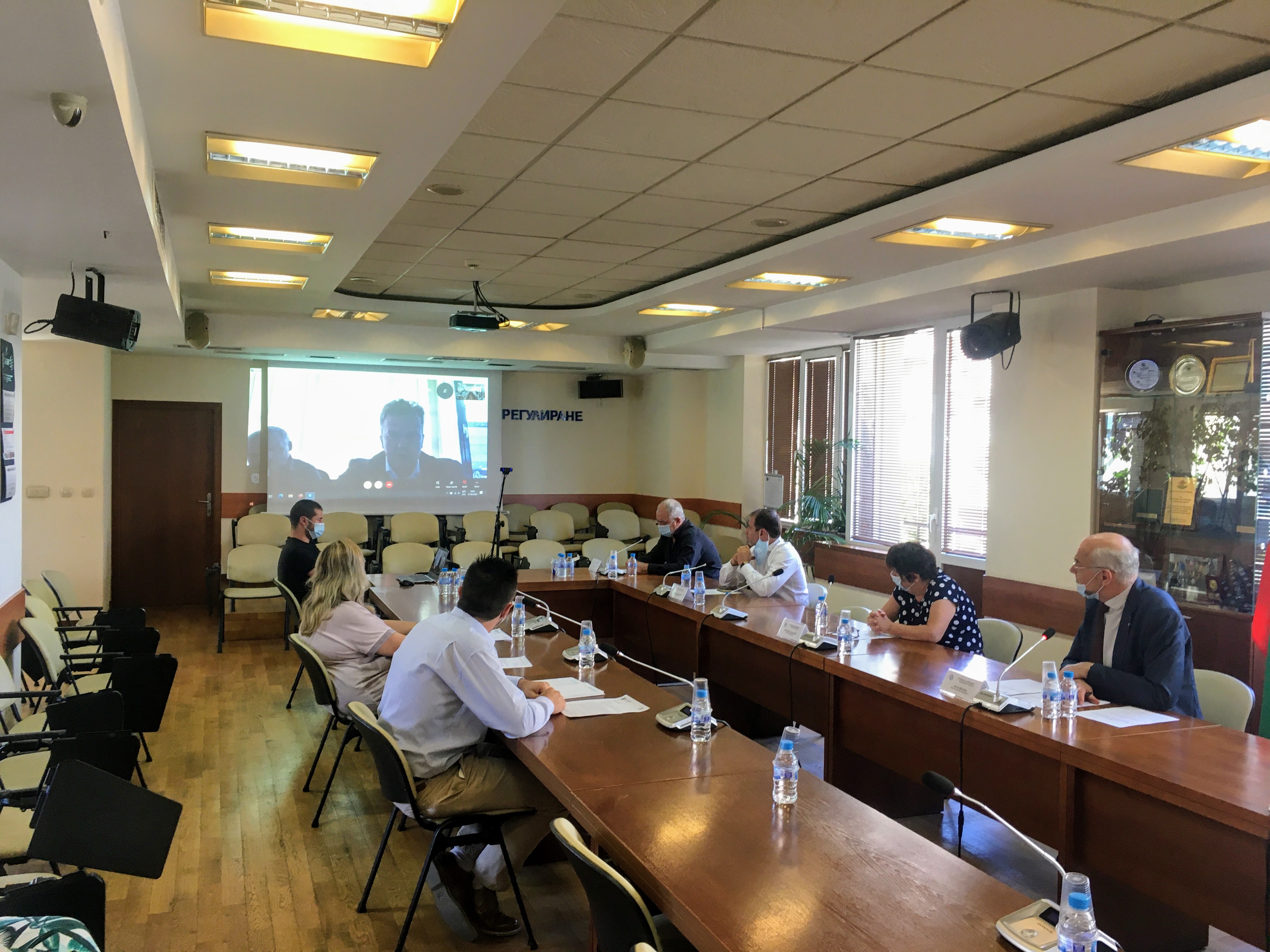 Енергийната комисия реши да намали членовете на КЕВР