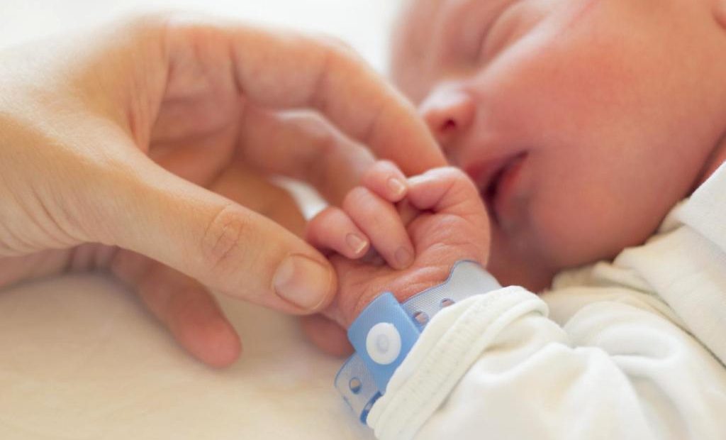 Българките стават майки след 27 г.