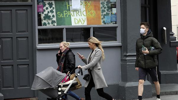 И Ирландия премахва почти всички COVID ограничения
