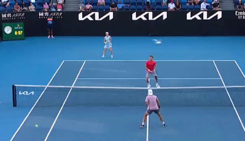 За първи път прекъсват мач на Australian Open заради нахлуване на корта (ВИДЕО)