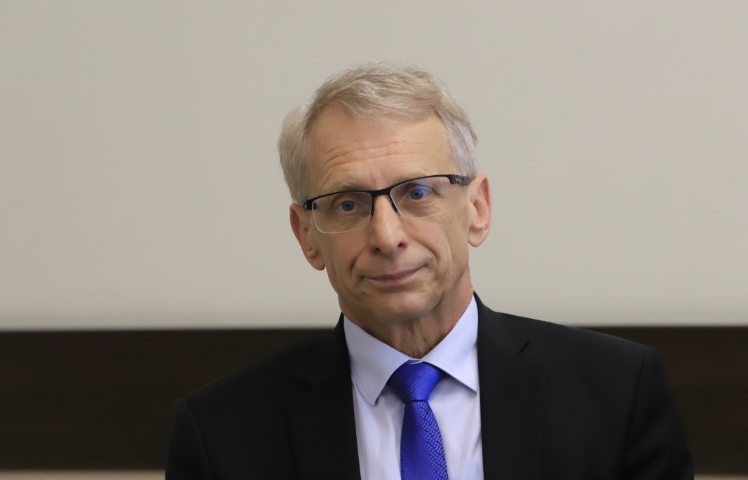 Министър Денков: 48% от учителите в България са ваксинирани