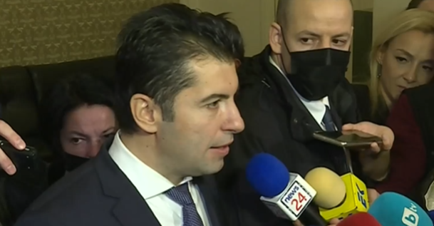 Кирил Петков: Напрежението се вдига, но не бих казал, че „дрънчи на война“ (ВИДЕО)