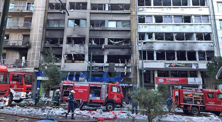 Силен взрив в сграда в центъра на Атина (ВИДЕО)