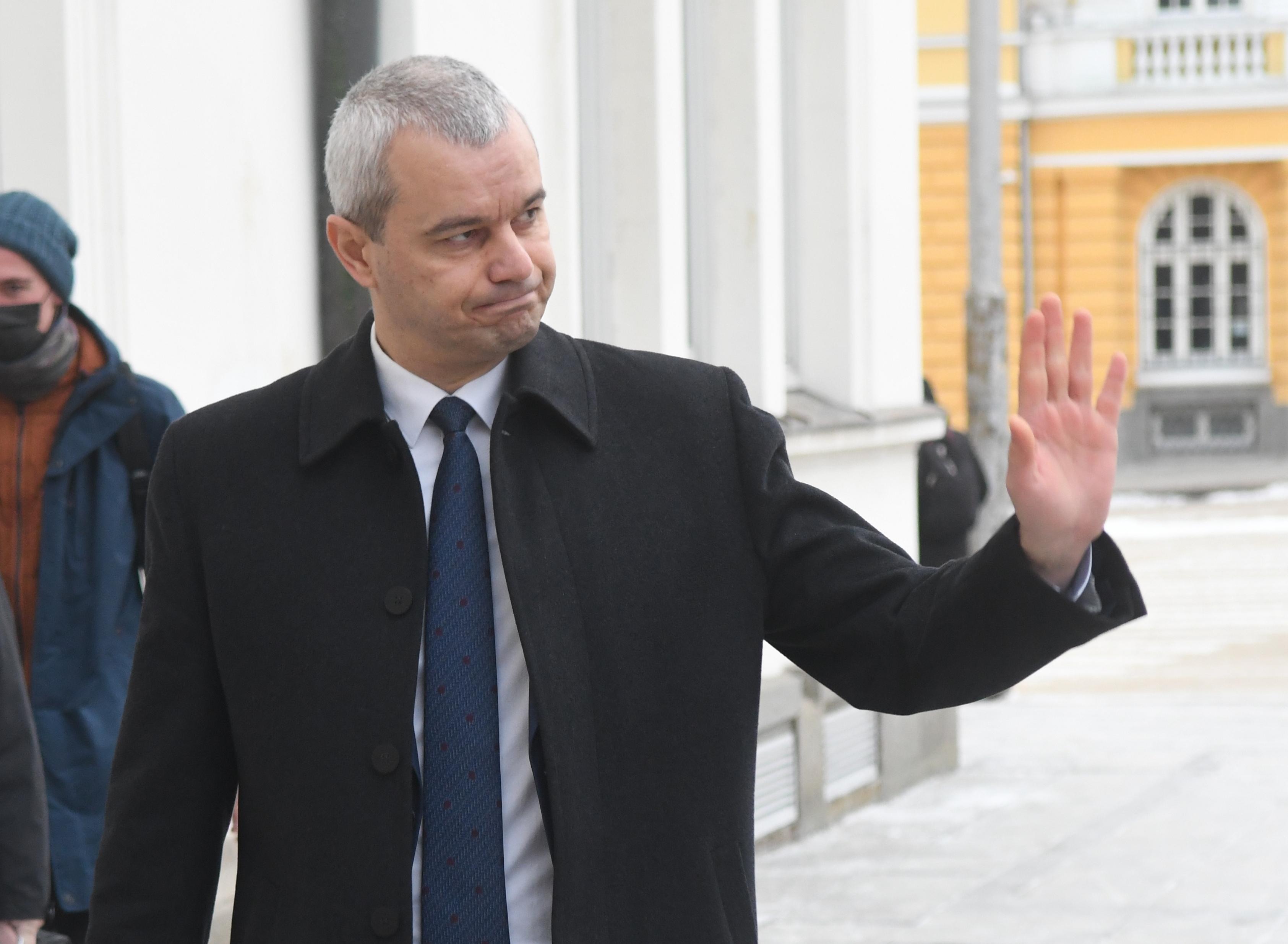 „Възраждане“ бламира COVID сертификатите (обзор)