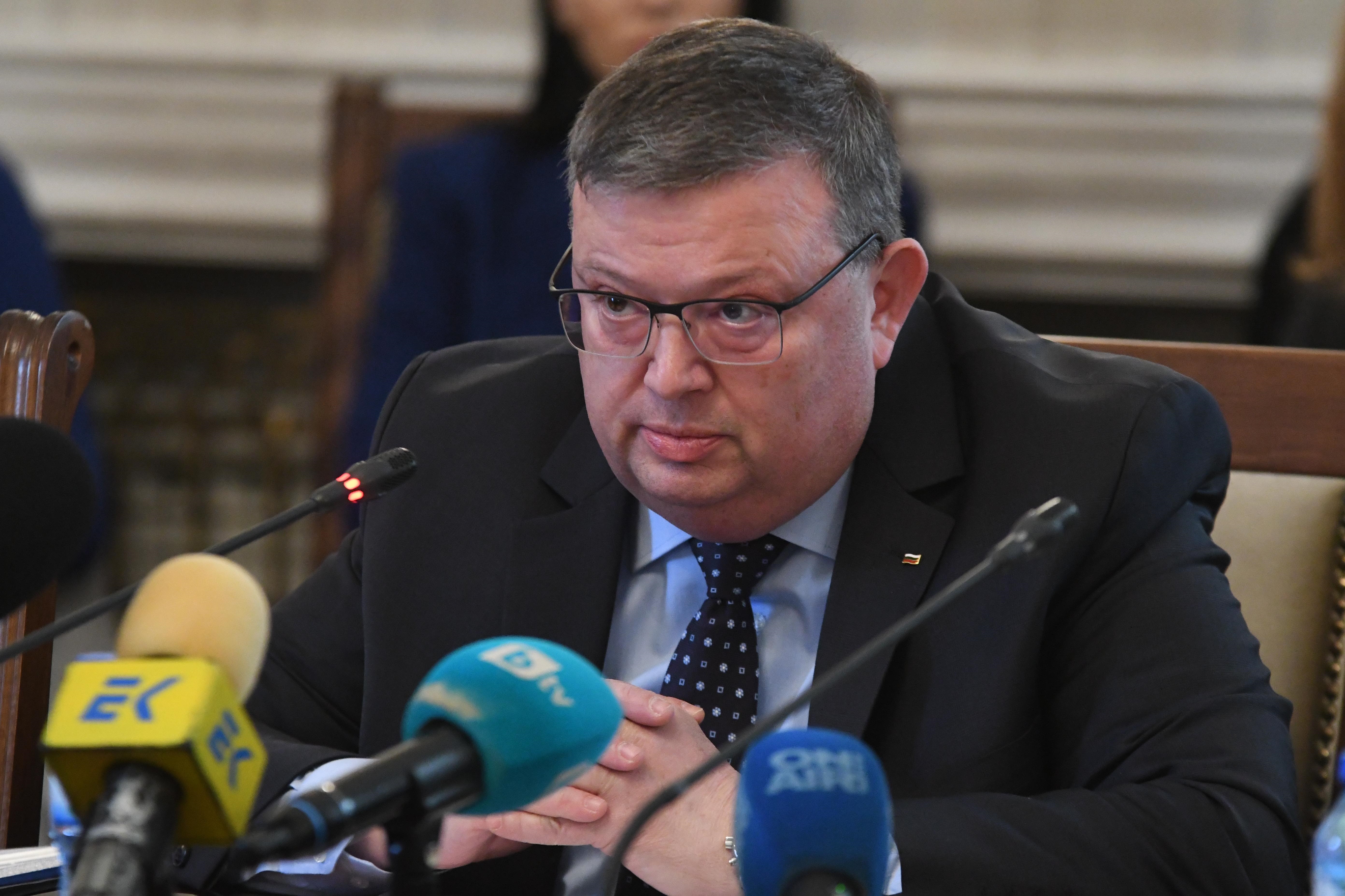 КПКОНПИ проверява Бойко Рашков за необявени доходи и имоти (обзор)