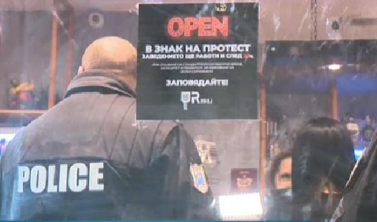 Заведенията в София бойкотираха новите мерки и продължиха да работят след 22 часа