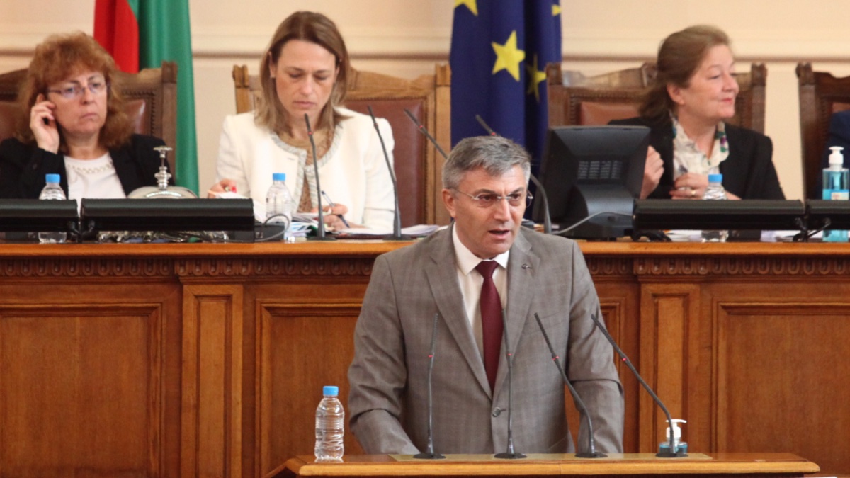 Мустафа Карадайъ призова председателят на НС да освободи поста, ако не може да върши работата си