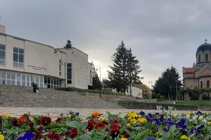 Кафене крало ток от читалище