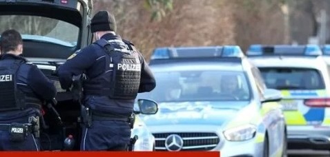 Двама германски полицаи са били застреляни при рутинна проверка на автомобил