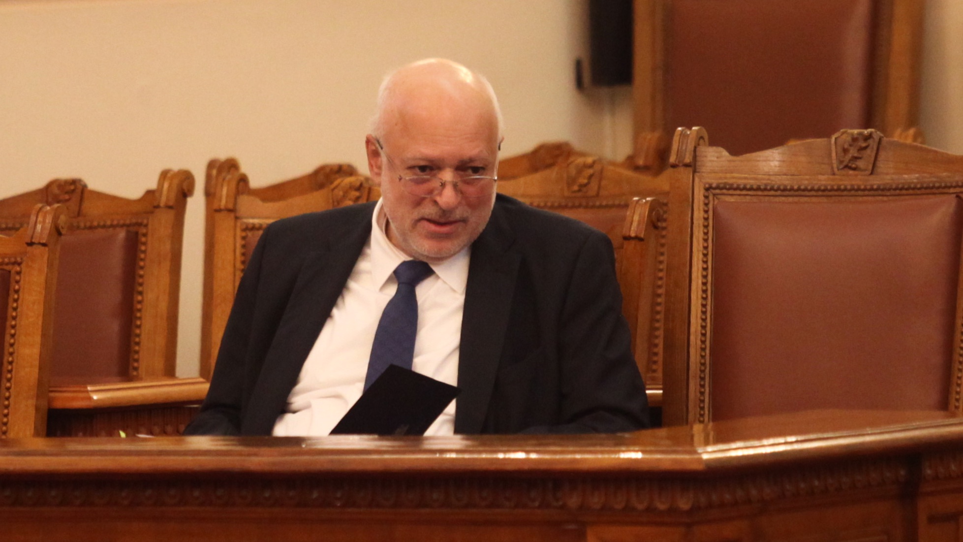 ГЕРБ: Минеков вдигнал заплатите с 35% от 1 януари, без да има средства за това