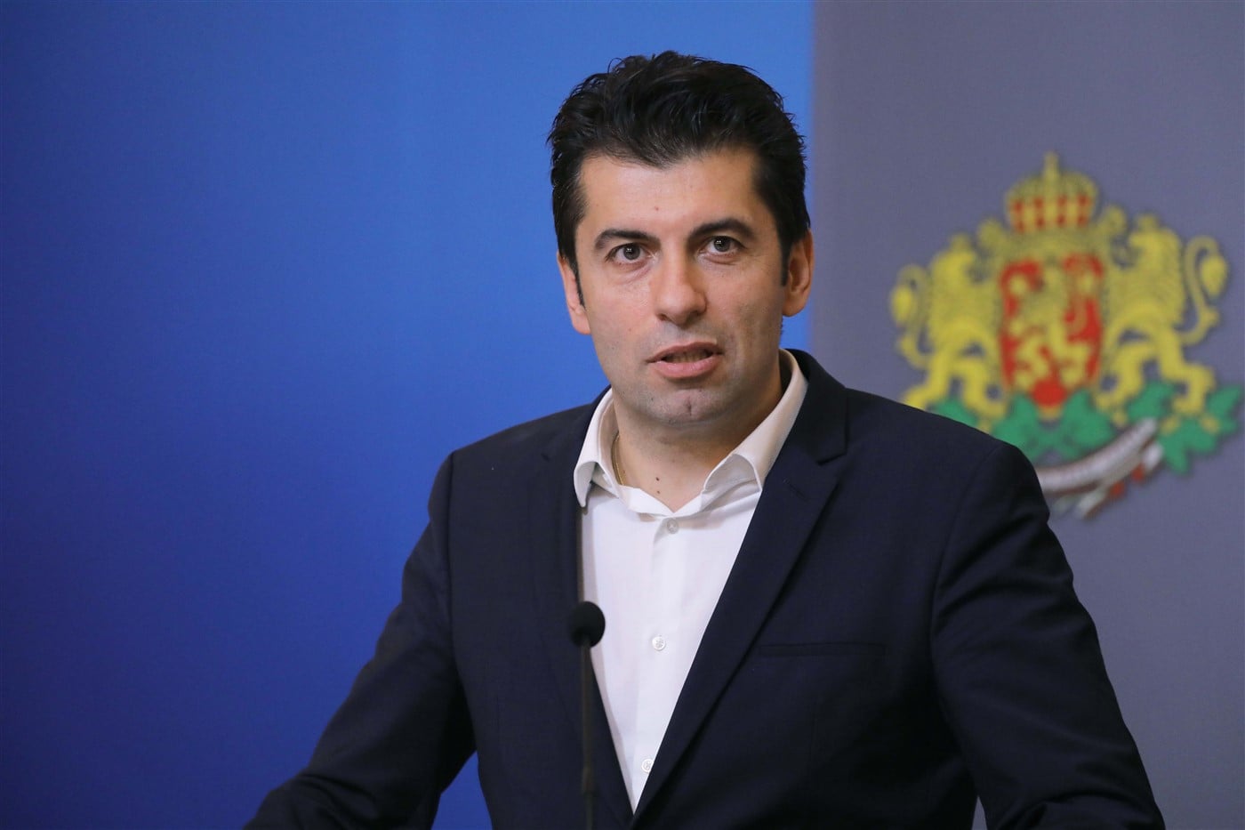 Право ли? За Кирил Петков и компания то е врата у поле