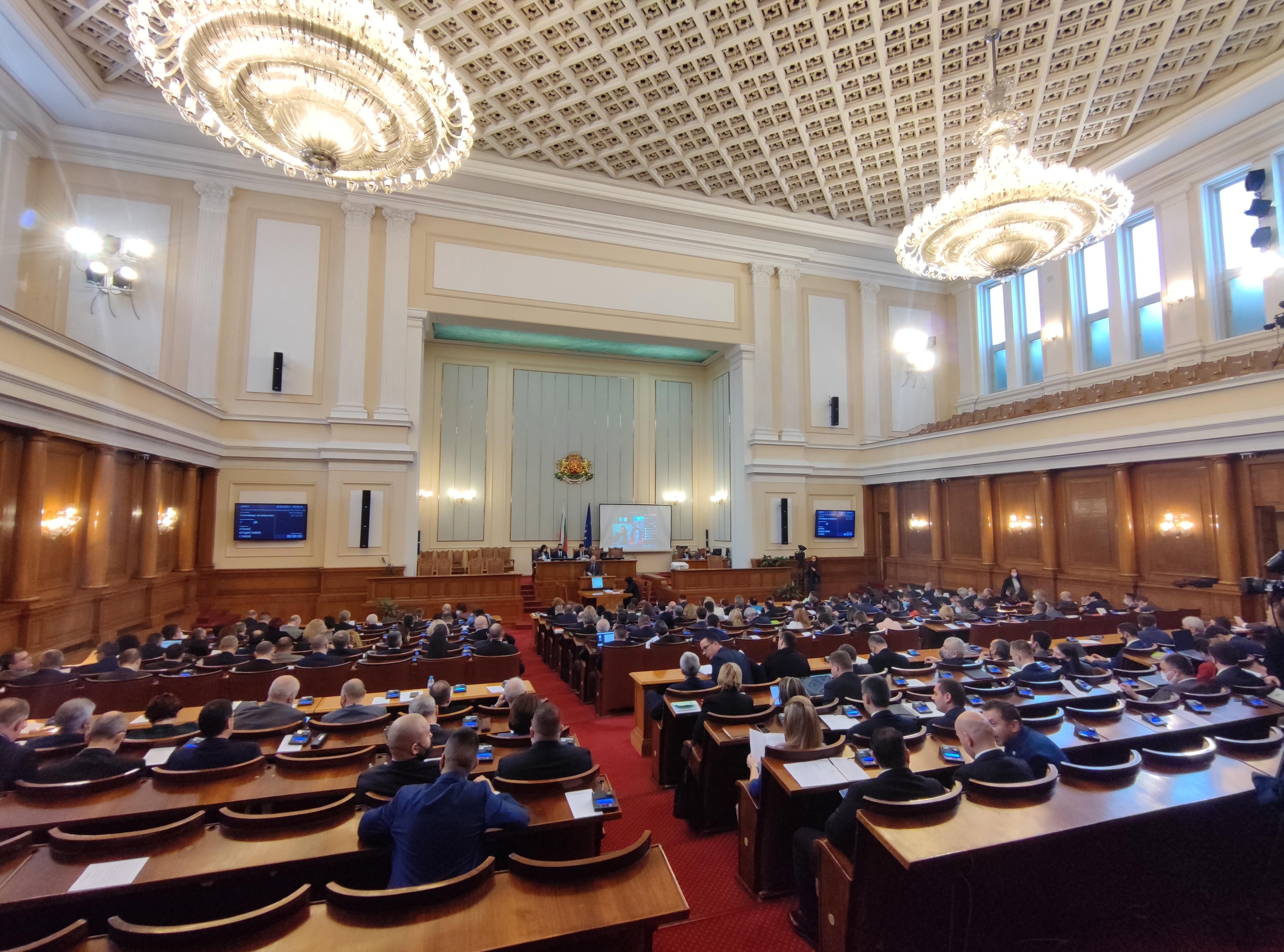 Парламентът се сдоби с излишна комисия за Конституцията