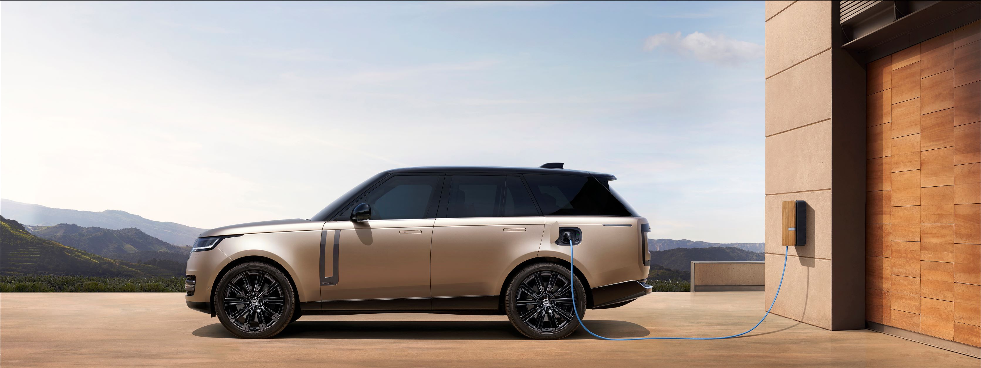 Range Rover PHEV минава 113 км на ток