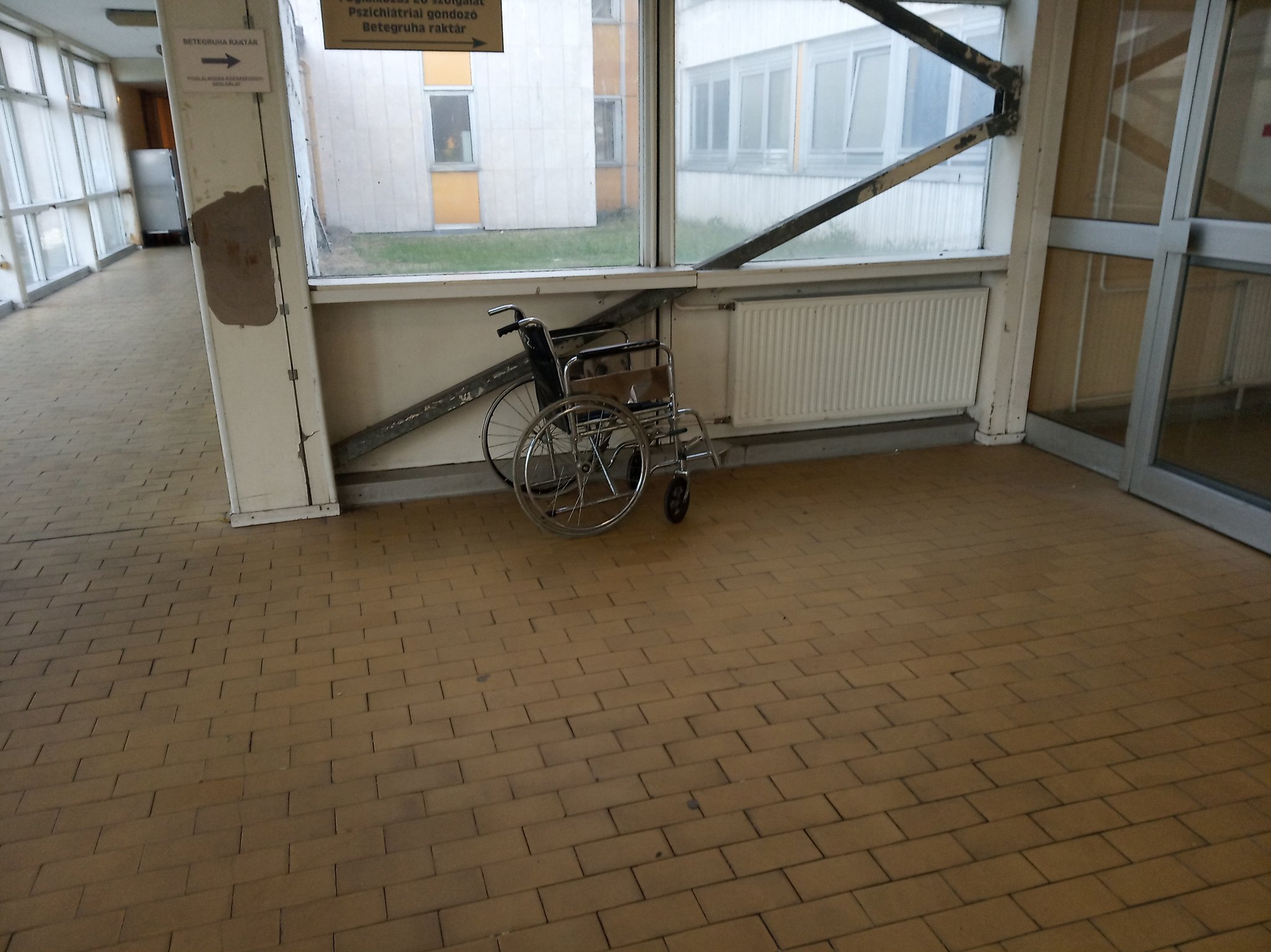 Унгария ограничи достъпа на медии до болниците