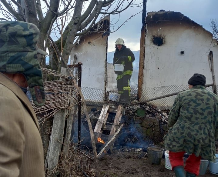 Пожар изпепели къща в село Полена