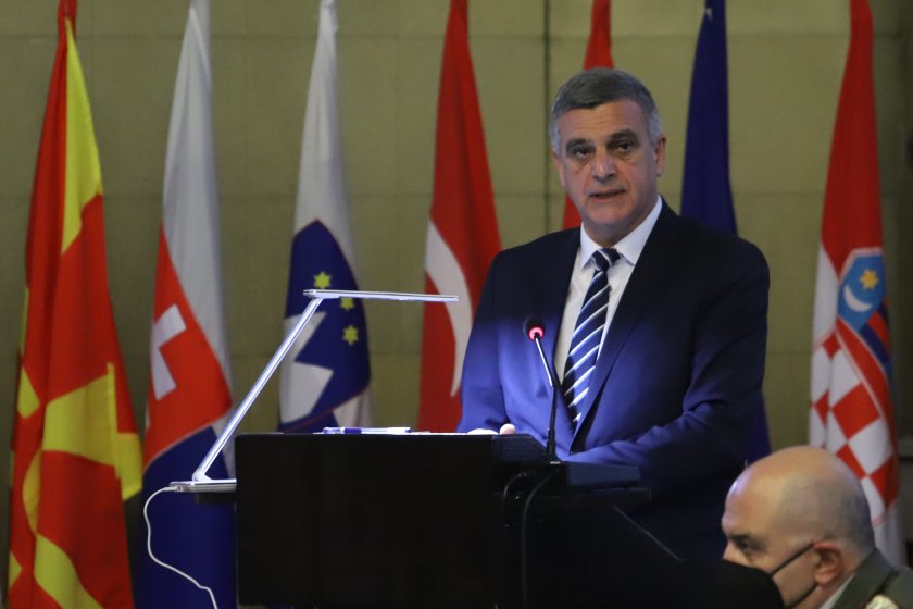 Военният министър Стефан Янев: НАТО не налага решения за сигурността ни