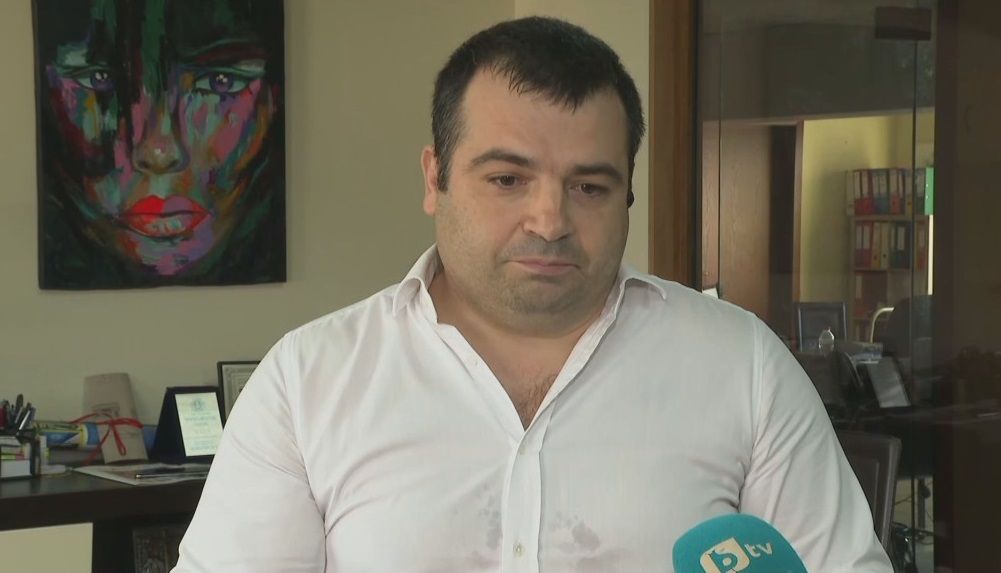 Мандатоносител на "промяната" в разправия с колега депутат от ПП