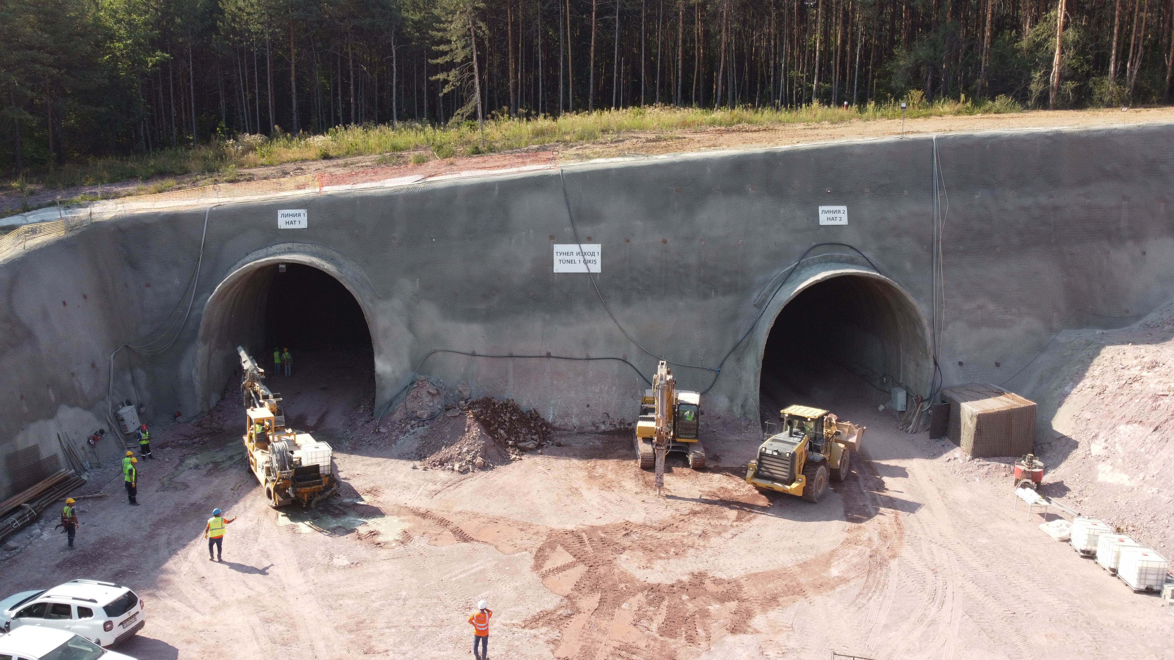 Изградени са над 1400 м тунели от най-мащабния жп проект
