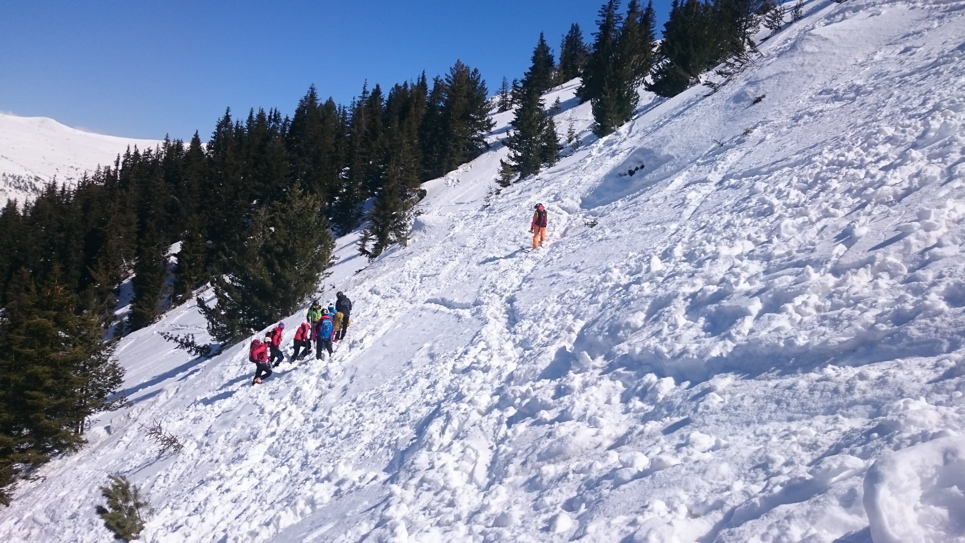 Планински спасители взеха шейна назаем, за да помогнат на пострадала жена