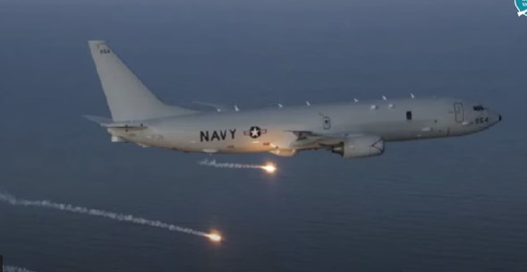 Руски бойни самолети са се приближили опасно близо до американски самолети над Средиземно море (Видео)