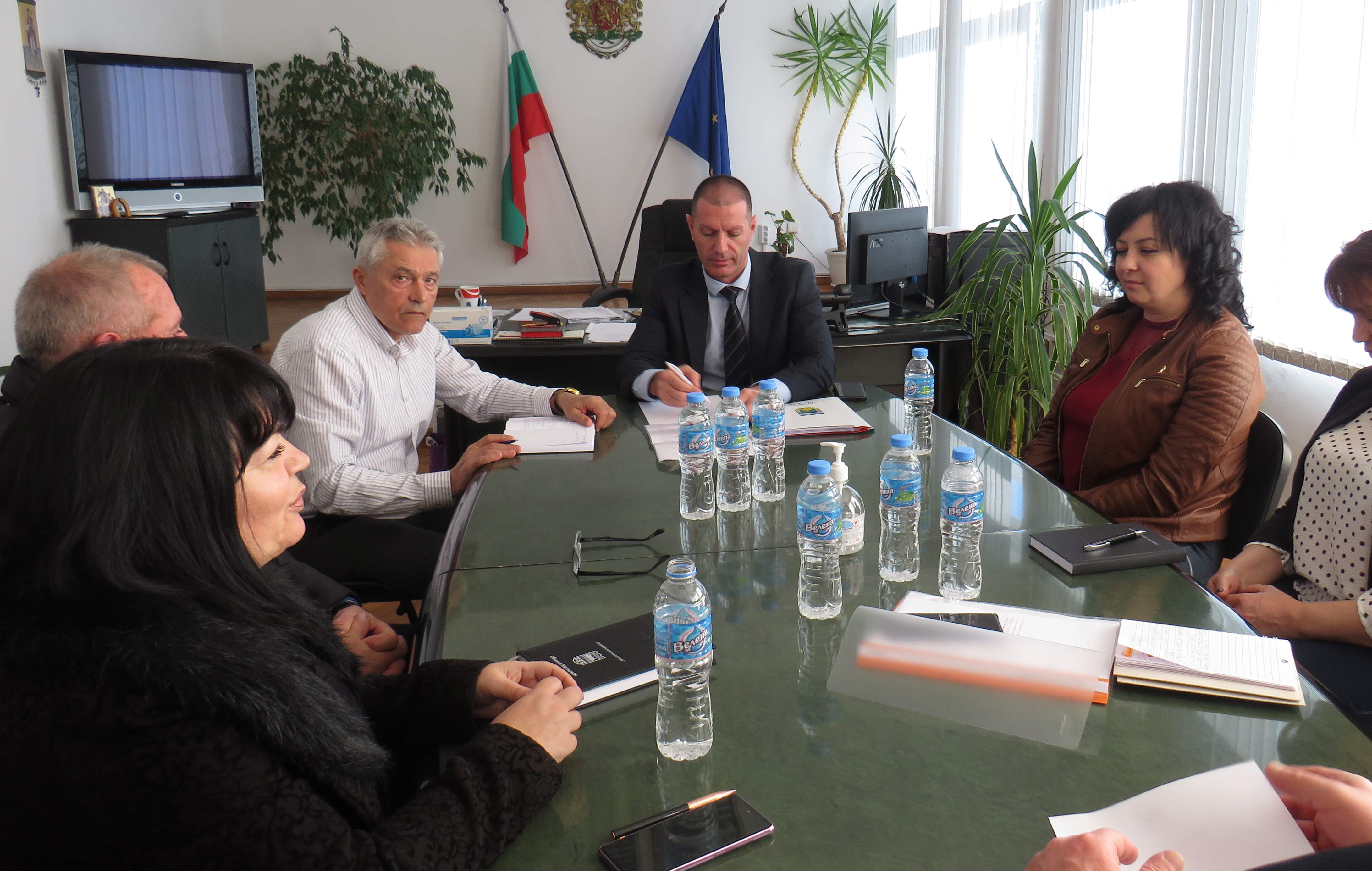 Неремонтирани водопроводи бавят пътища