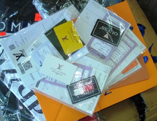 14 тона фалшиви стоки хванаха в ТИР на Дунав мост-2