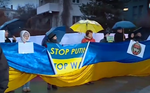 Протест пред руското посолство в София
