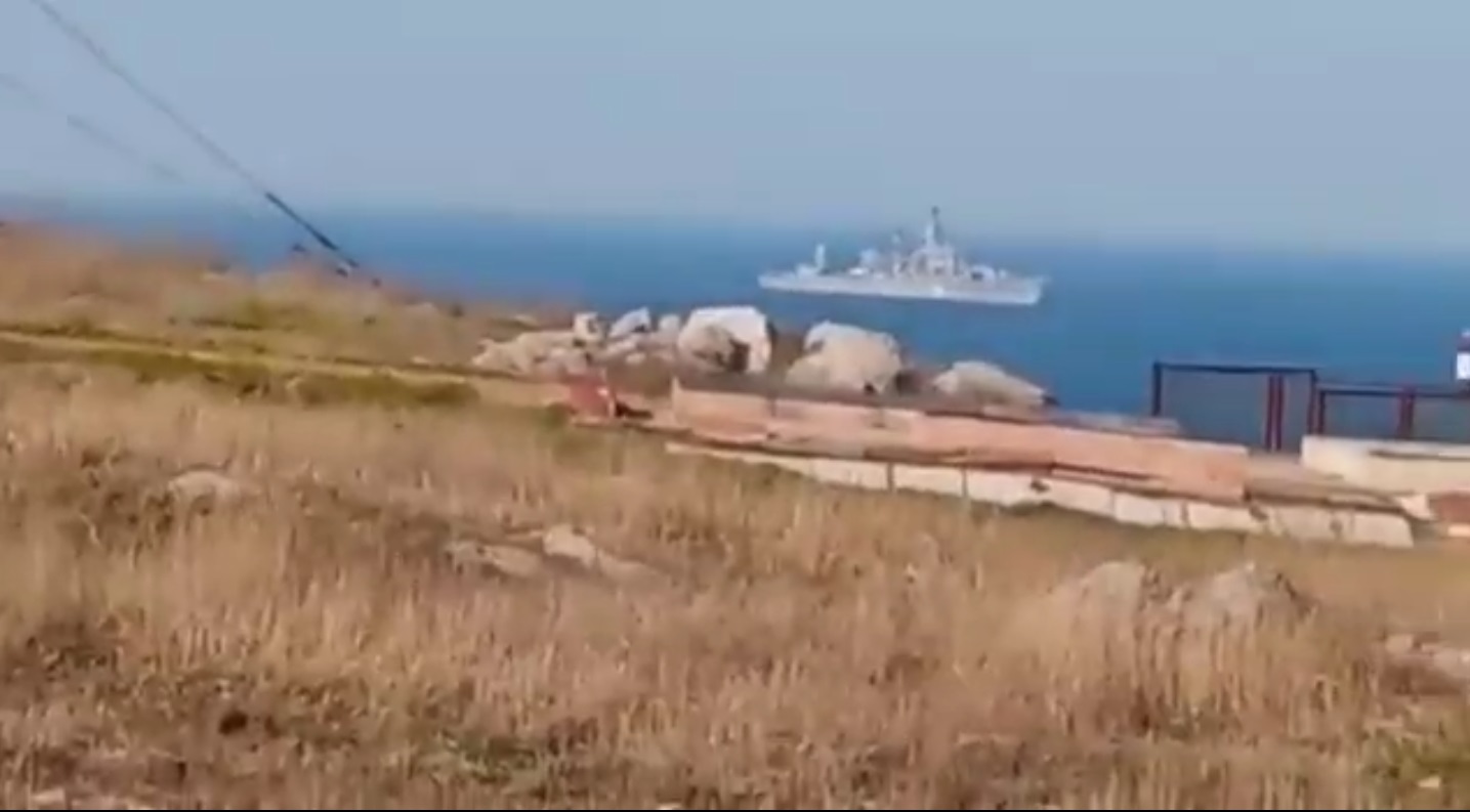 Украински пост към руски боен кораб: "Нач.. си го!"