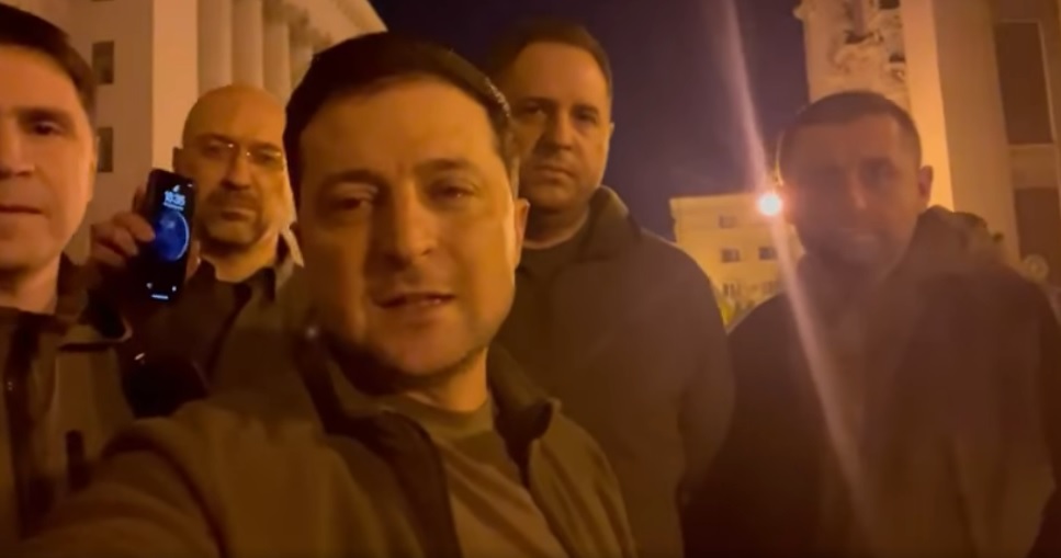 Зеленски от Киев: Защитаваме независимостта си, слава на Украйна (ВИДЕО)