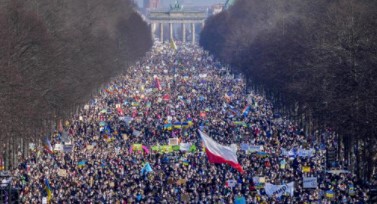 Хиляди протестират в Берлин в подкрепа на Украйна (Видео)