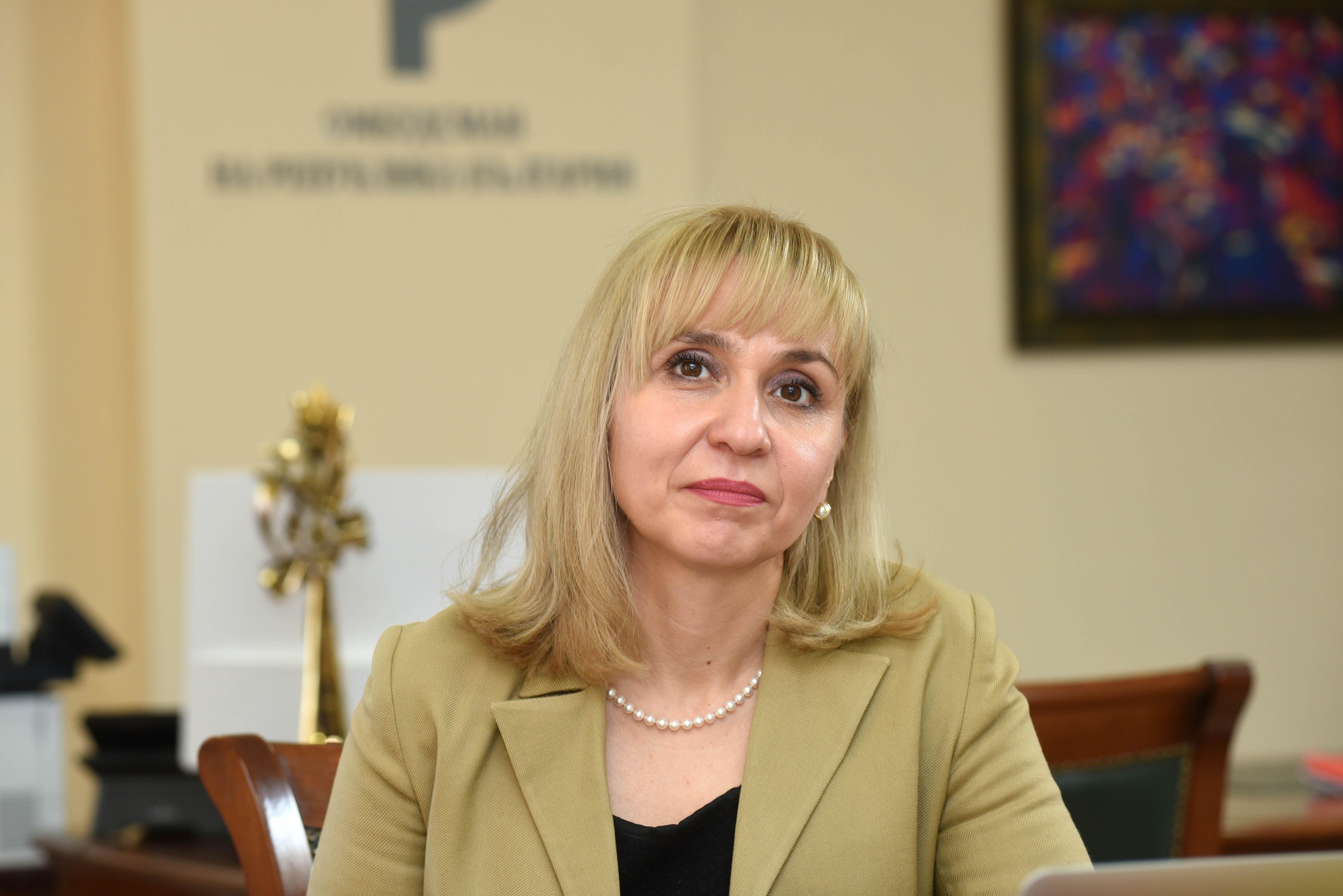 Омбудсманът Диана Ковачева: Има сериозни нарушения в задържането на децата, писали върху Паметника на съветската армия