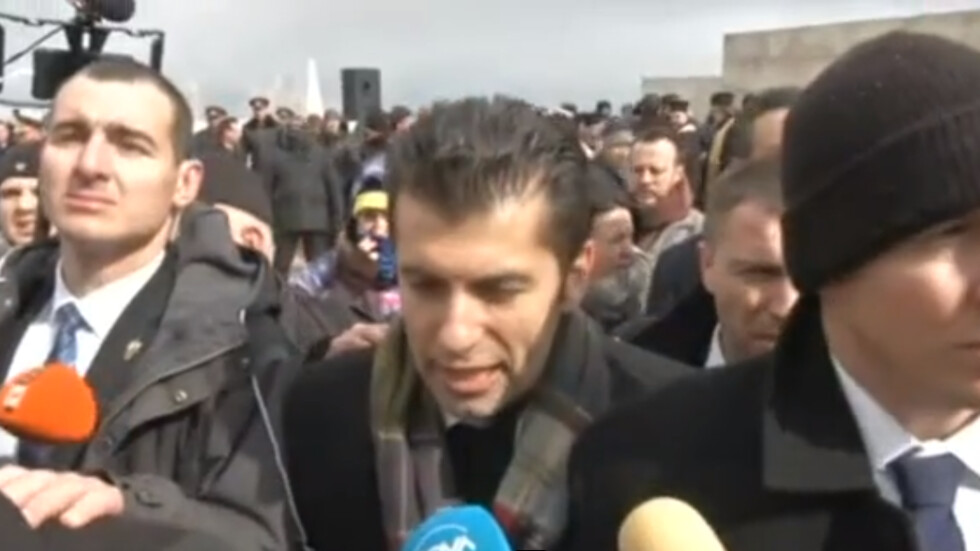 Петков: Чужди граждани в момента работят срещу интереса на България