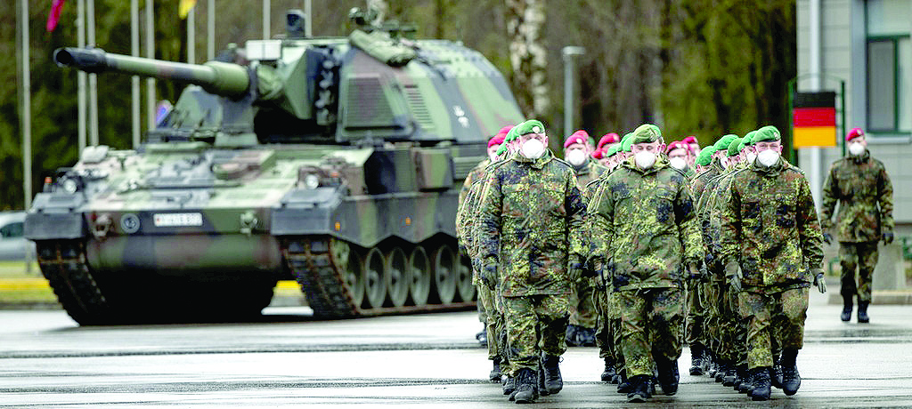 Почти половината германци искат връщане на казармата