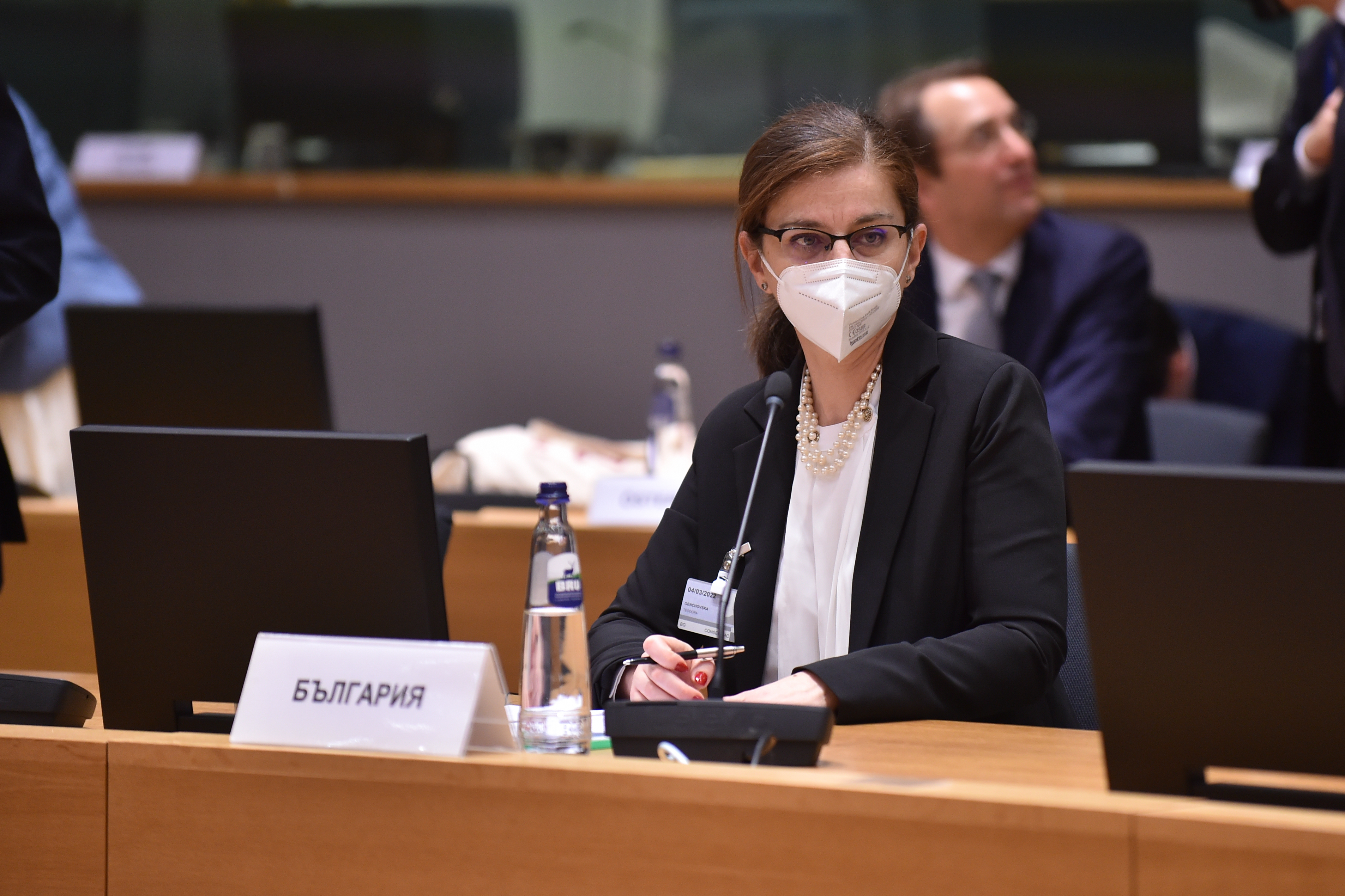 Генчовска: България подкрепя европейската перспекитва на Украйна