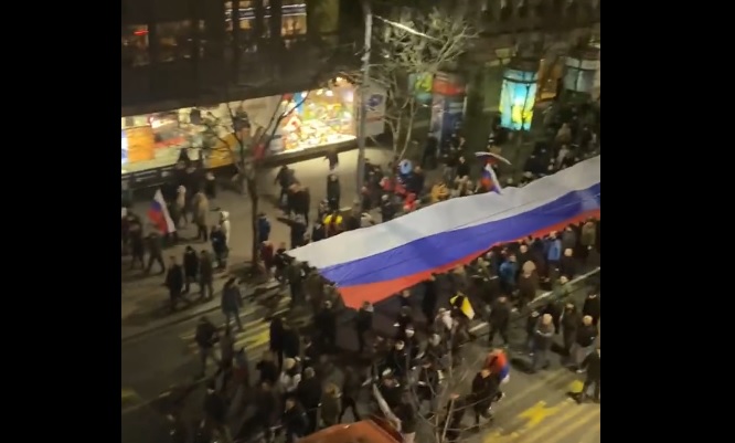 Шествие и митинг в Белград в подкрепа на Путин (СНИМКИ И ВИДЕО)
