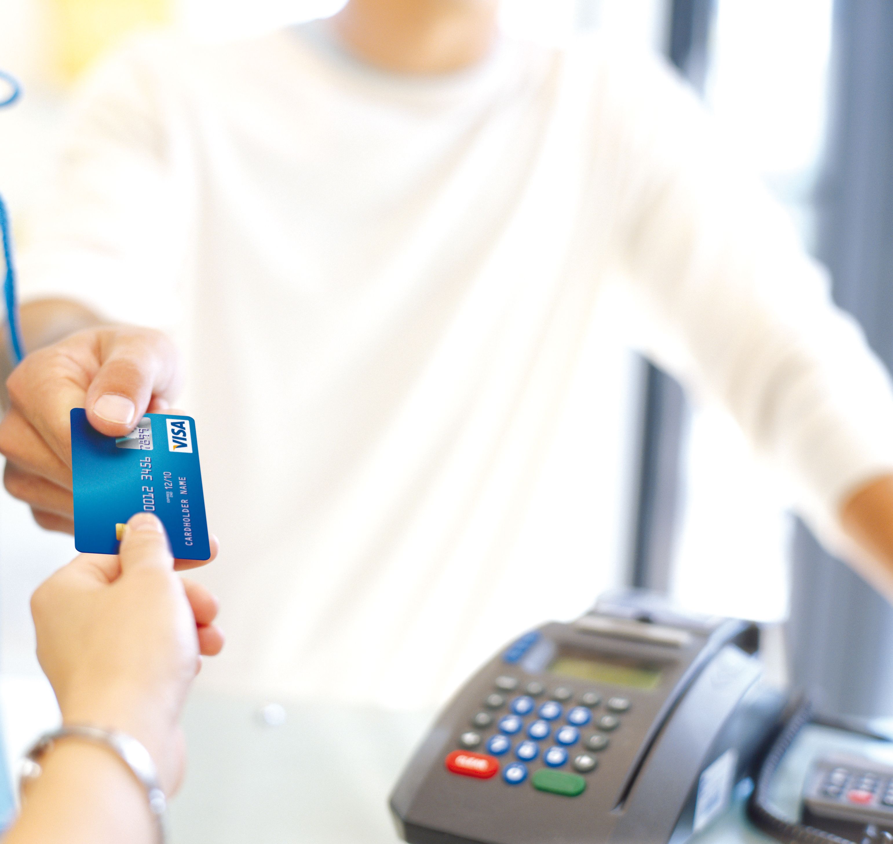 VISA и Mastercard обявиха тоталното си изтегляне от Русия