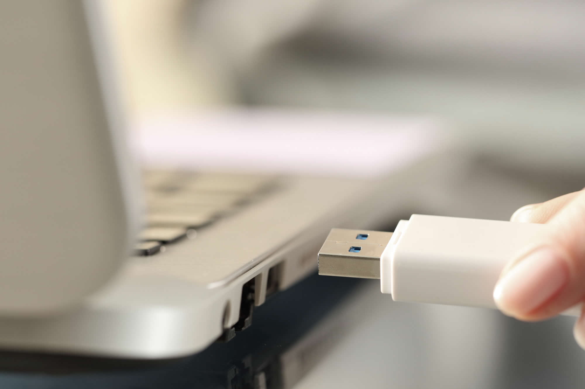 Достъп до 1 000 е–услуги с електронен подпис