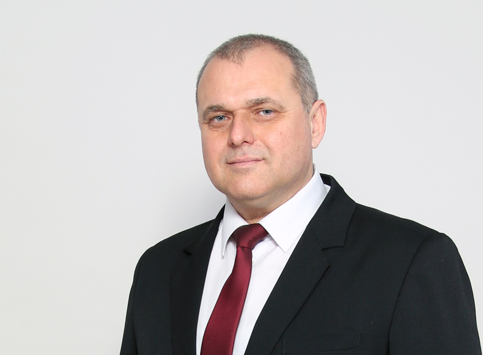 Искрен Веселинов, ВМРО: Производителите и търговците на електроенергия да внасят 80% от свърхпечалбите си за компенсиране на потребителските сметки