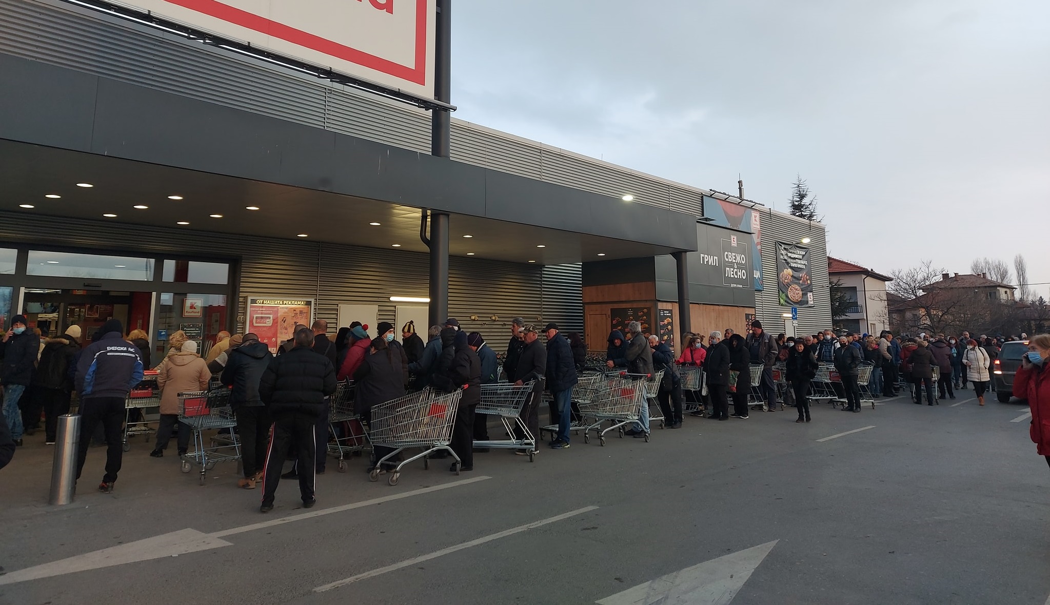 Войната за олиото (СНИМКИ, ВИДЕО)