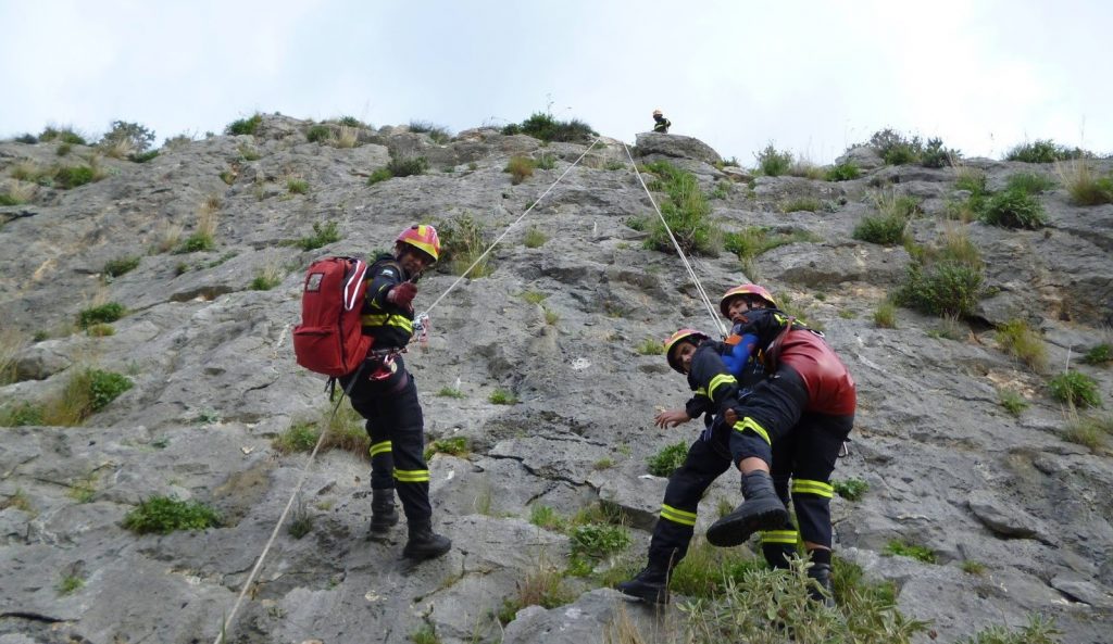 Планински спасители оказаха помощ на туристи в Осоговската планина