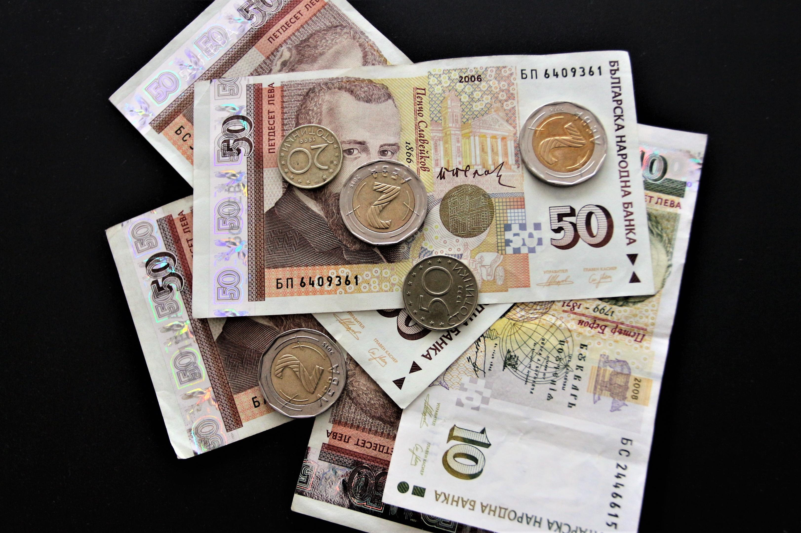 Намаляват високите заплати с 55 лева