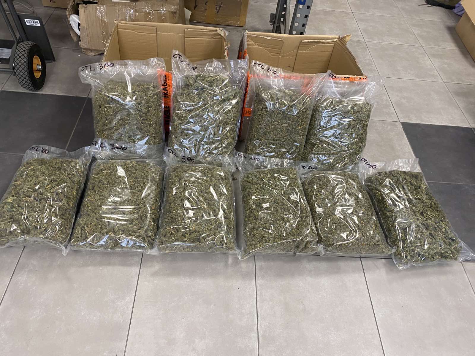 Задържаха 18 кг марихуана в две международни куриерски пратки от Италия за Гърция