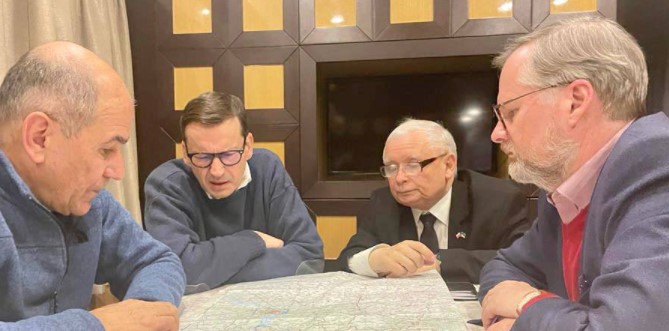 Премиерите на Полша, Чехия и Словения се срещнаха със Зеленски в Киев