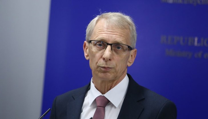 Министър Денков: Ако учебната година започне по-рано през септември, ще има по-дълги ваканции