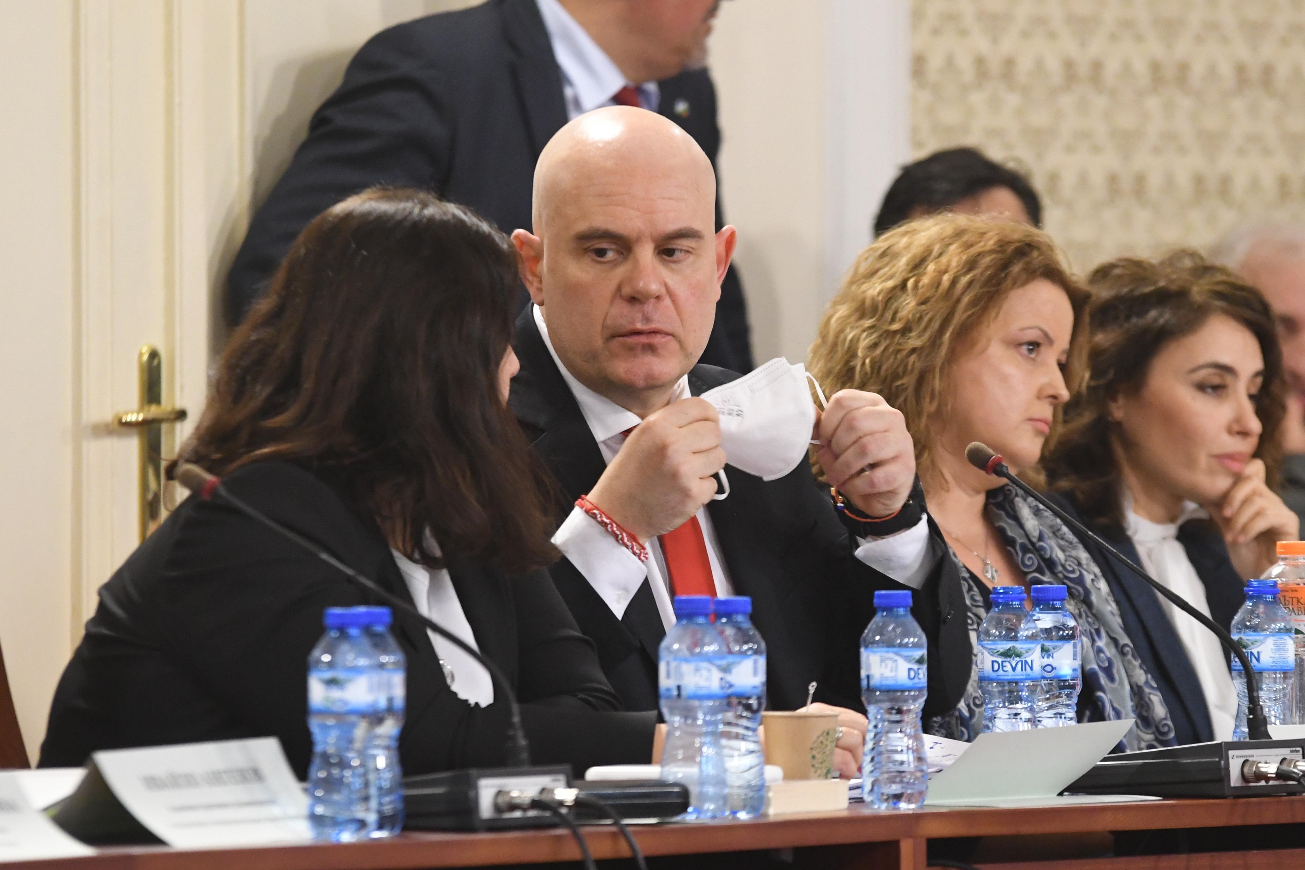 Главният прокурор Иван Гешев към депутатите: Настъпва правна криза, ако закриете спецправосъдието (обзор)