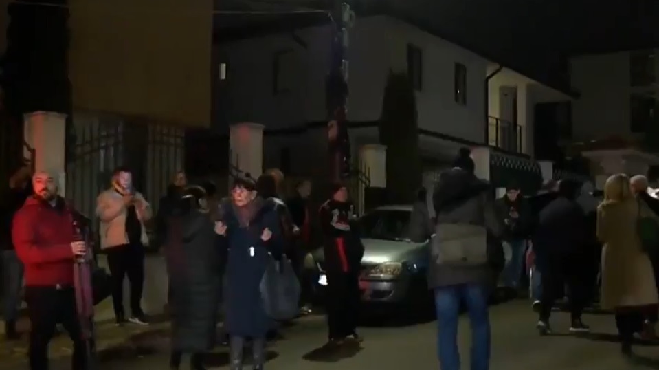 Борисов отведен в ГДНП, протестът се пренася там