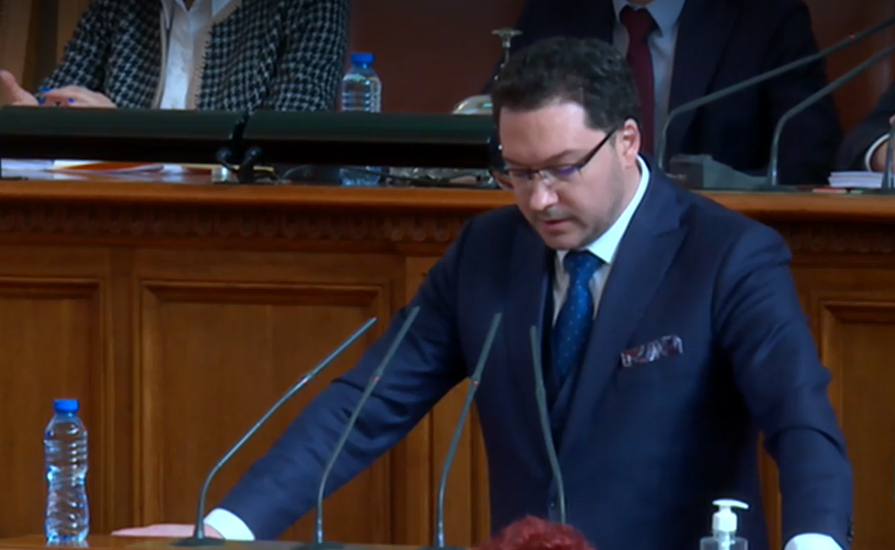 Даниел Митов: Хлябът е скъп, зрелищата са безплатни, засега