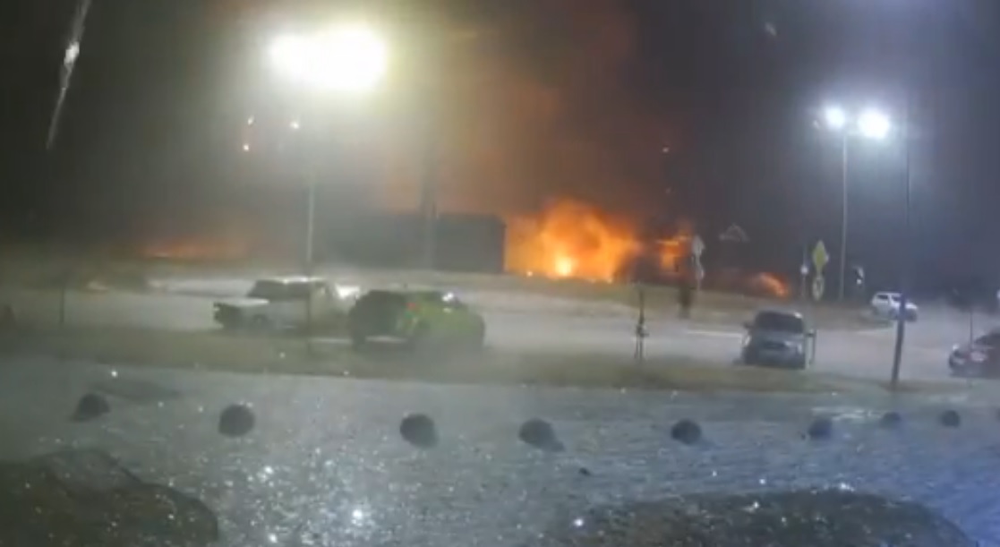 Мощна експлозия при бомбардировка на търговски център в Киев, най-малко шестима убити